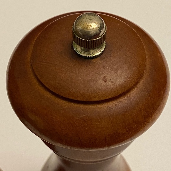 Vintage Wooden Brown Salt Shaker and Pepper Mill Grinder - Picture 9 of 13